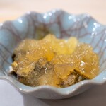 うを徳 - 2024.7 水貝（青森産蝦夷鮑と千倉産の肝、夕顔、わさびを効かせた土佐酢ジュレ）