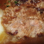 ハンバーグ ウィル - 赤ワイン煮込み　ハンバーグの断面