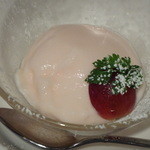 ハンバーグ ウィル - 自家製　桜のパンナコッタ　アップ