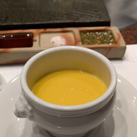 ビフテキのカワムラPremium 北新地店 - 見た目はにんじんスープに見えない、言われて納得したにんじんスープ、喉ごしスッキリ