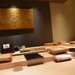 熊本 鮨 銀座ふくじゅ - 明るいL字カウンター