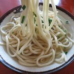 丸吉食堂 - 宮古そば大の麺