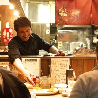 料理の香り、音、会話が楽しめる人気のカウンター席は8席ご用意♪