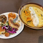 カメイノ食堂 - コーンカレーとかぼちゃカレーの2種がけ