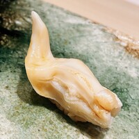 鮨 四心 - これから旬の蝦夷石陰貝。別名、石垣貝ですね