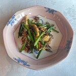 赤坂 桃の木 - 旬の温菜　筍と花韮のXO醤炒め