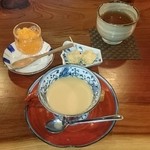 鴨川たかし - コーヒーか紅茶とデザート。
            デコポンのゼリー、わらびもち。