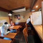 麦きり トクオカ - カウンター  テーブル席