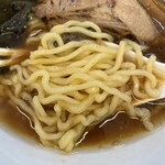 らーめん 戸丸屋 - 「醤油らーめん」の麺アップ