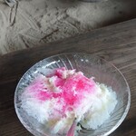 和食処　田舎家 - （サービスのかき氷）いちごミルク