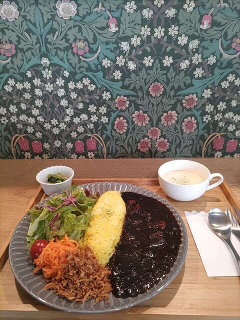 yellow bird cafe photo 2