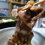 金谷 - 肉食べています