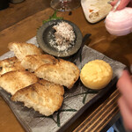 一十 - いつもの赤ワインにはこれ、最中が付いて進化してます。