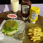 銀座フィッシュバーガー NAGOMI - 鯛バーガー（桑の葉＆岩のりタルタルソース）＆和製ビシソワーズ②