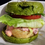 銀座フィッシュバーガー NAGOMI - 鯛バーガー（桑の葉＆岩のりタルタルソース）②