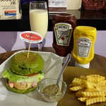 銀座フィッシュバーガー NAGOMI - 鯛バーガー（桑の葉＆岩のりタルタルソース）＆和製ビシソワーズ①