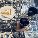 植物屋ARAYA - タイルが可愛い！テーブル席