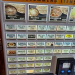 255693244 - 入って右側に食券
