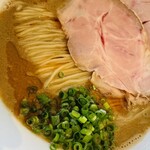 紅ズワイガニらぁ麺 まるはち屋 - 