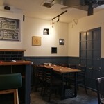 吉祥寺 八百屋バル - 店内の雰囲気…テーブル席♪