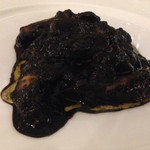 ombra - トマトも隠れている、だるまイカの墨煮