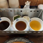 本格手打 あかみち - 3種類のお出汁(ざる、ぶっかけ、かけ)と薬味