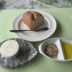 トミズダイナー - バケット・ガーリックバター・デュカ・オリーブオイル