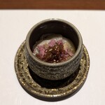 金舌 - 素麺の牛舌コンビーフと新生姜の佃煮とピンクグレープフルーツ添え