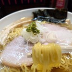 元祖一条流 がんこラーメン 立川たま館分店 - 熱々の麺をふうふうして、旨し！
