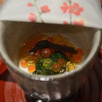 日本料理 潤花 - ゼリーに閉じ込めたダシが広がります。そして、いくらがプチプチとはじけていきます。