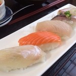 Sushi kou - 日菜セットの にぎり。