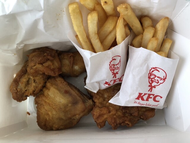 ケンタッキーフライドチキン 弘前城東店 - 運動公園前（ハンバーガー）の写真