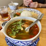 タイピント - トムヤンクン　辛みは弱め、旨味強め＋ブリブリの海老が入っていてとても良い！