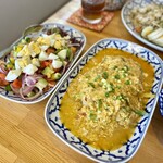 タイピント - 前菜の定番、アボガトサラダとプーパッポンカリー