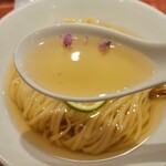 麦と麺助 - 綺麗なスープ