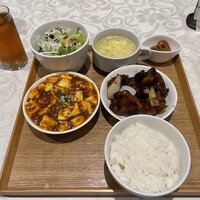 御膳房 六本木店 - スペシャルセット　黒酢酢豚と麻婆豆腐