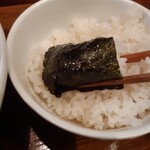 奈つやの中華そば - もちろん巻いて食べます！