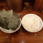 奈つやの中華そば - ごはんと海苔　ってこの海苔風味が凄い