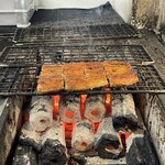 名代 宇奈とと - 炭火が赤々としています