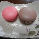 洋菓子 ル・ミエル - マカロン(いちご＆チョコ）