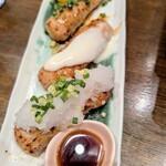 旨唐揚げと居酒メシ ミライザカ 盛岡駅前店 - 鶏つくね3種盛り（卵黄、チーズ、おろし大根）