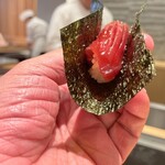 鮨と天草大王 天音 - 漬マグロの海苔巻き