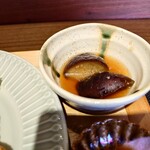 江戸堀 焼豚食堂 - 選べる小鉢、ナスの煮浸し。