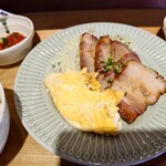 江戸堀 焼豚食堂 - 焼き豚は5枚で、ソースはネギ塩を選択。