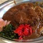 カレーショップ インデアン - スライスした生姜、しば漬、福神漬