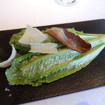 レストラン ビオス - 大きな葉レタスをそのまんま乗せたシーザーサラダ