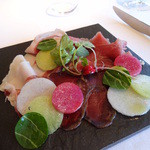 レストラン ビオス - 豚、猪、鹿の生ハムと4種のカブ