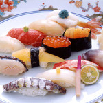 Sushi Washoku Shikama - 旬の特選握り　  季節の素材を贅沢に使い、感動の一品十二貫で仕上げました。