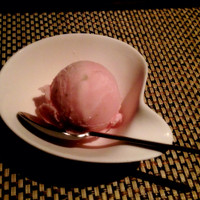 旬菜ステーキ処 らいむらいと - 食後にコーヒーまたはアイスクリームがついてきます。アイスコーヒーじゃなくてアイスなのね、二度聞いちゃいましたよ(；・∀・)。本日のアイスは「さくらアイス」でした。意外に大きかったですが、味は普通。