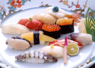 寿司和食しかま - 旬の特選握り　  季節の素材を贅沢に使い、感動の一品十二貫で仕上げました。
